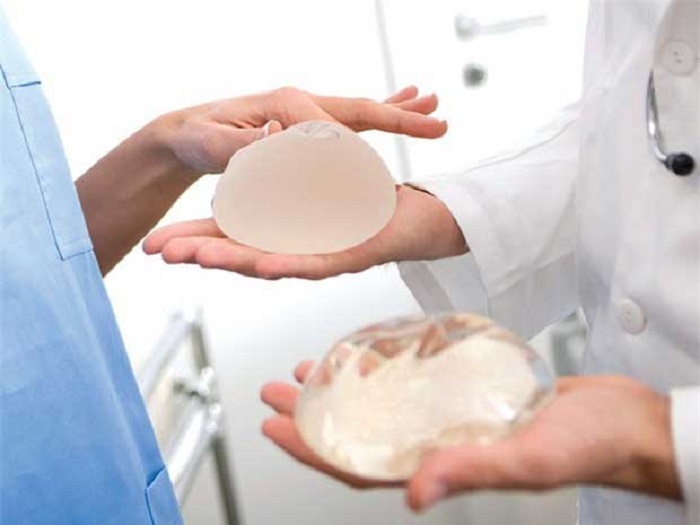 Nâng ngực bằng silicon có hại không