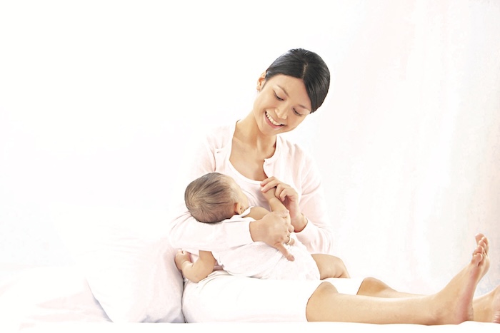 Nâng ngực có thể cho con bú không