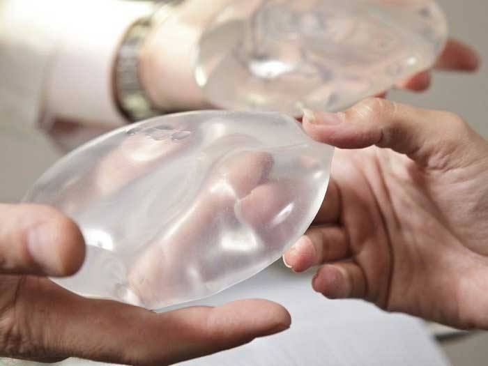 Phẫu thuật ngực đặt túi nước biển